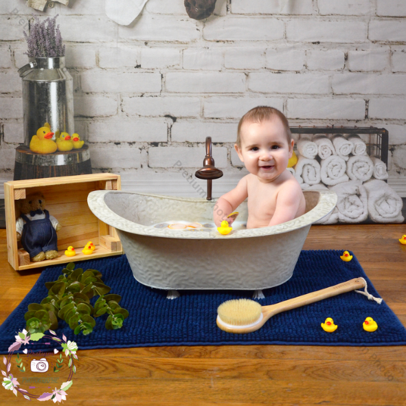 Enfant dans une baignoire